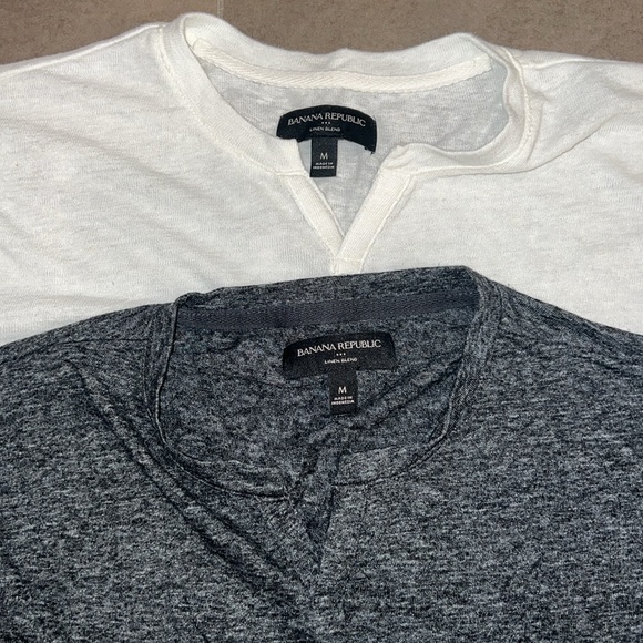 Banana Republic v neck - Picture 2 of 2